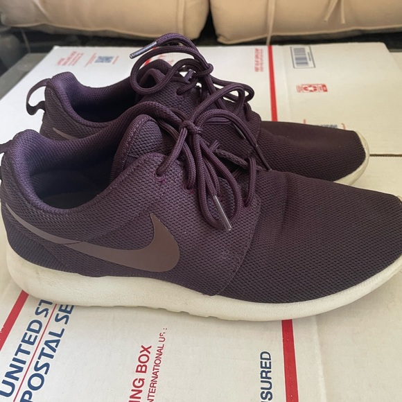 Nike Shoes - Women’s Nike Roshe One Running Shoes Size 8.5